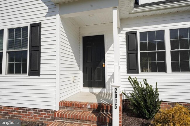 Building Photo - 2005 S Old Mill Dr