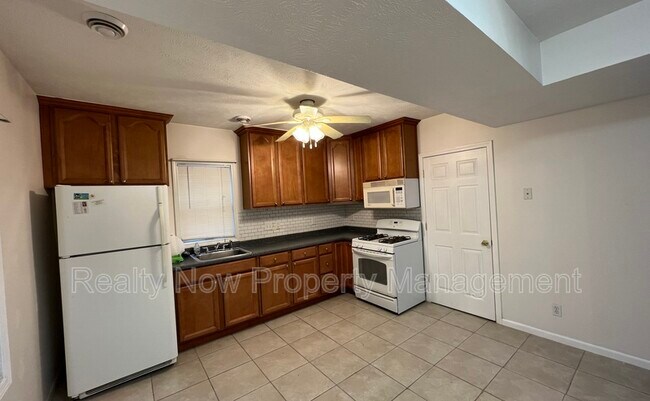 Primary Photo - 12226 Fairview Ct