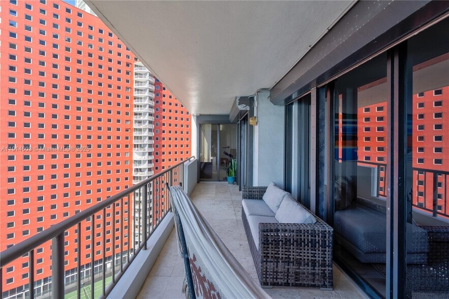 Building Photo - 1581 Brickell Ave