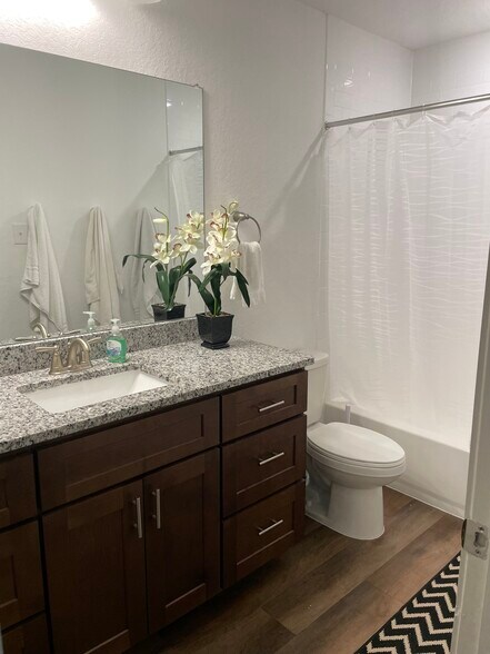 En Suite Restroom - 7511 Gramercy Way