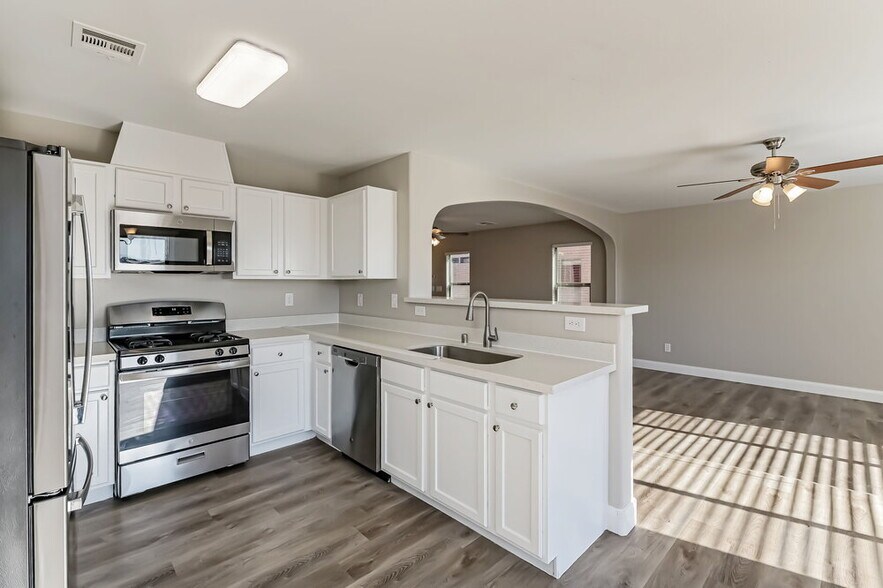 Building Photo - 3499 Greenwood Springs Dr