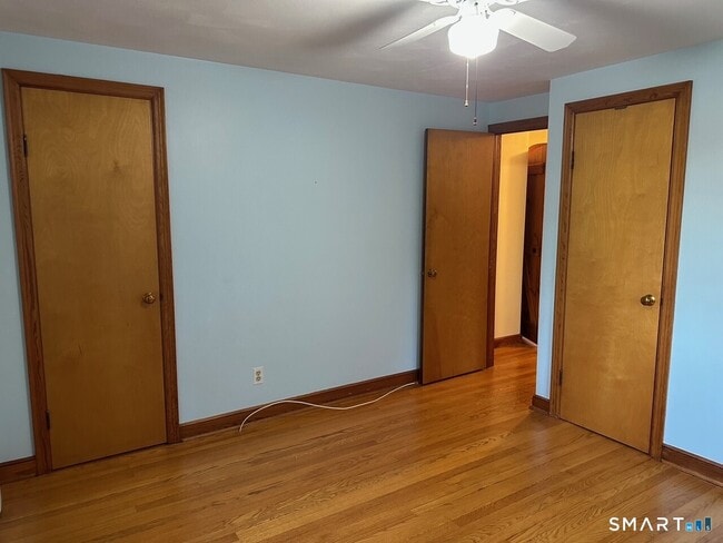 Building Photo - 989 N Farms Rd