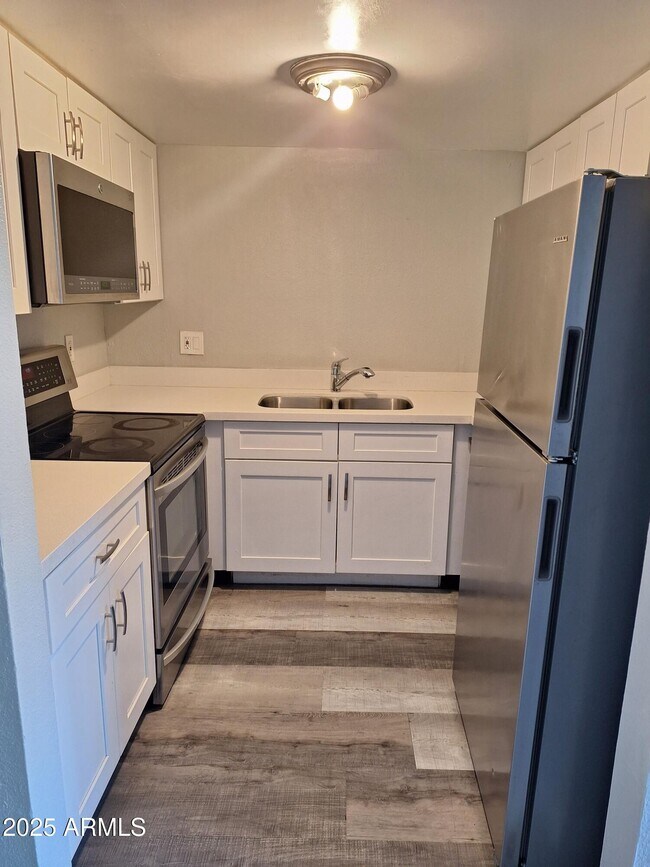 Building Photo - 2674 N 43rd Ave