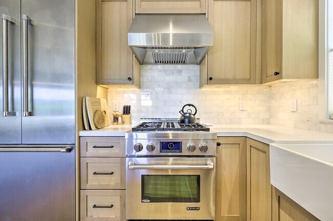 Building Photo - 1155 Grape Ln