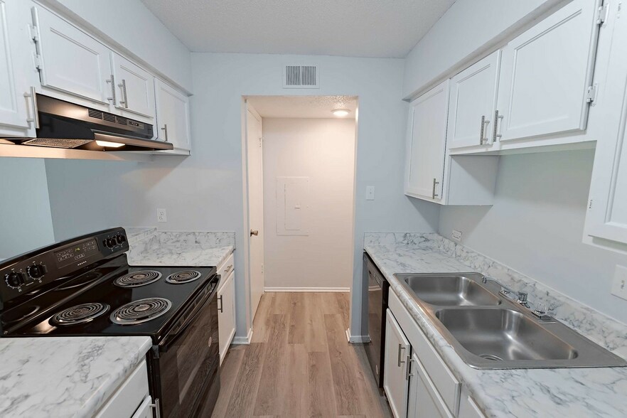 Covington Hills 4800 Raleigh Lagrange Rd Memphis TN 38128 Apartment