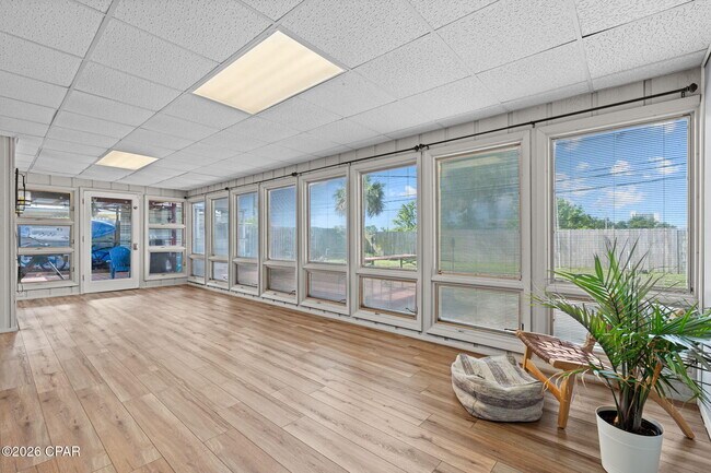 Building Photo - 136 Colina Cir