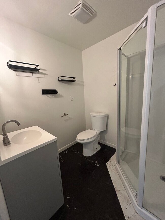 Building Photo - 3850 N Collister Dr