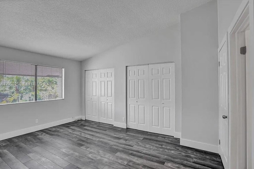 Building Photo - 5084 S University Dr