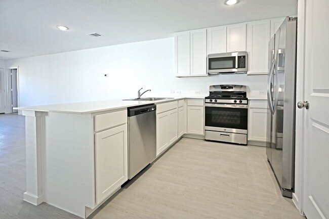 Building Photo - 2429 Legends Crk