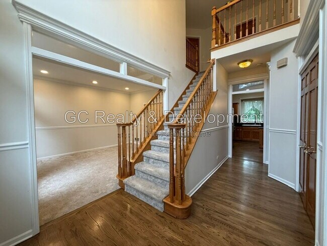 Building Photo - 882 Clarendon Ln
