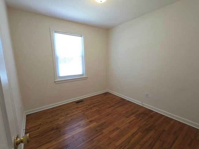 Building Photo - Move In Ready 3 Bedroom Ranch!