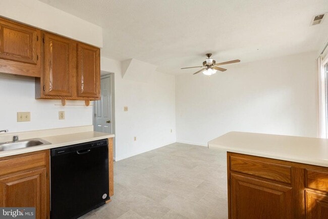 Building Photo - 160 Stadium Cir