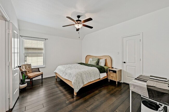 Building Photo - 4303 Woodledge Pl