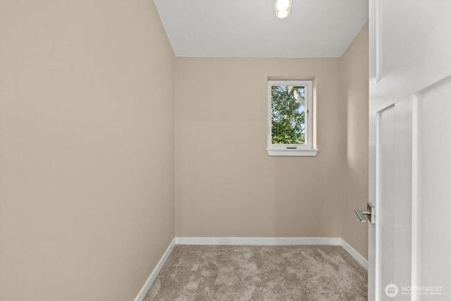 Building Photo - 6417 Ellis Ave S