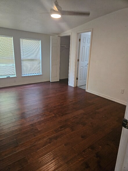 Building Photo - 729 N Ruddell St