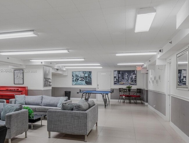 Building Photo - 100 Lincoln Rd