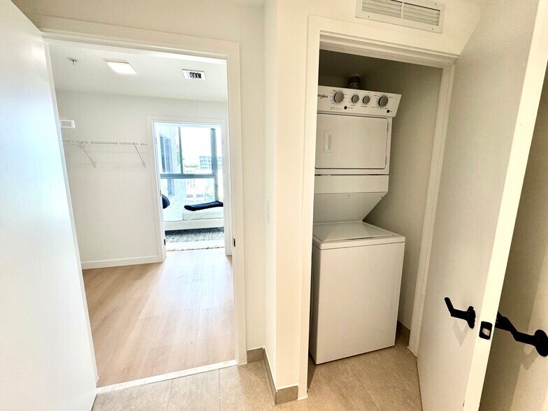 Building Photo - 3026 NW 1st Ave