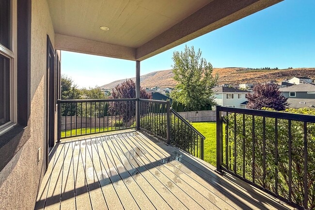 Building Photo - Beautiful 4-Bedroom House with Large Backy...