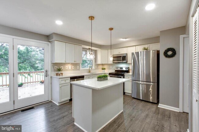 Building Photo - 5420 King Arthur Cir