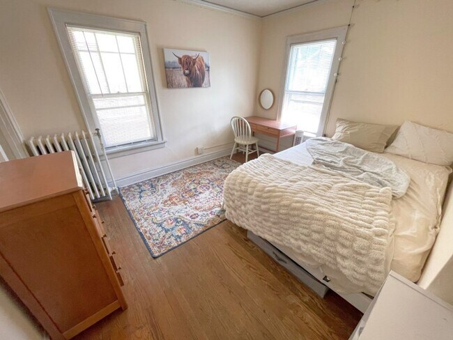 Building Photo - 33 Lathrop St