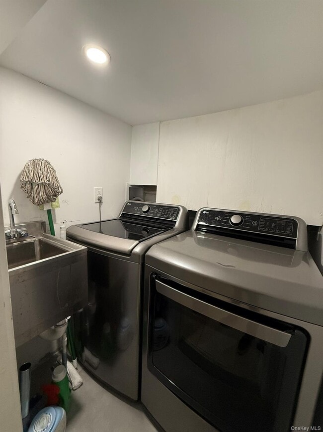 Building Photo - 640 Derby Ave