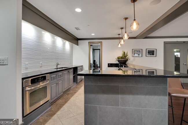 Building Photo - 1101 Juniper St NE