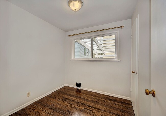 Building Photo - Maple Leaf Rambler