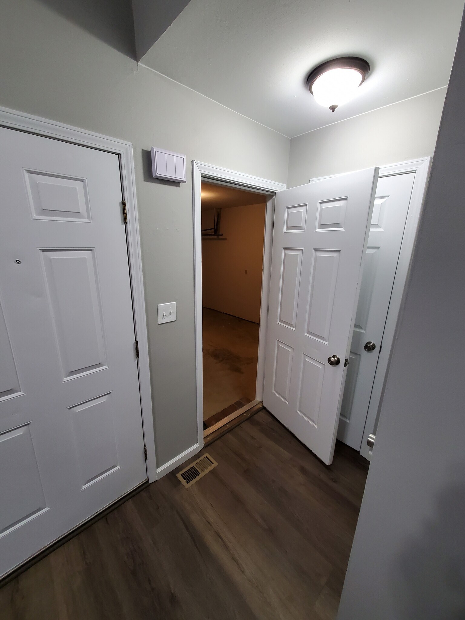 Building Photo - 12 Pebble Ct
