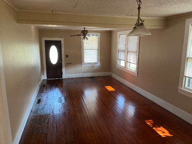 Building Photo - 816 Iberia St