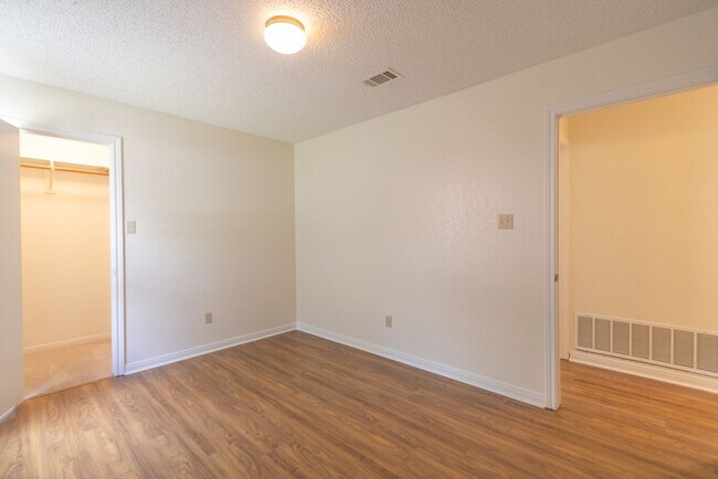 Building Photo - 2411 Raintree Path