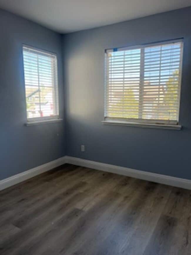 Building Photo - LOVELY REMODELED 4 BEDROOM HOUSE IN N. NAT...