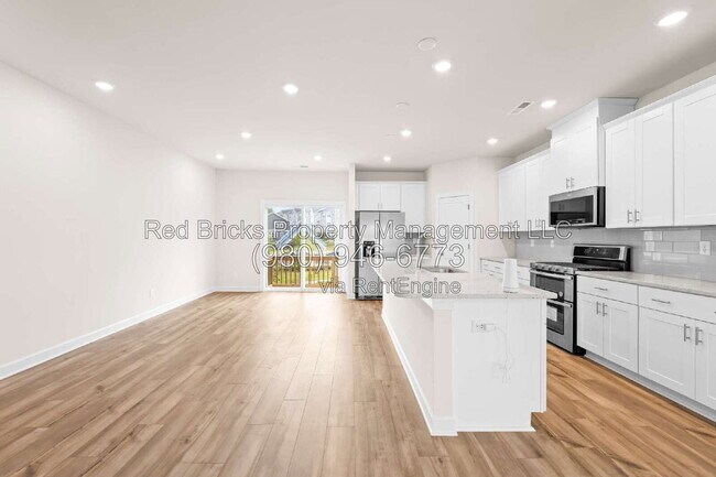 Building Photo - 7211 Bryce Ave