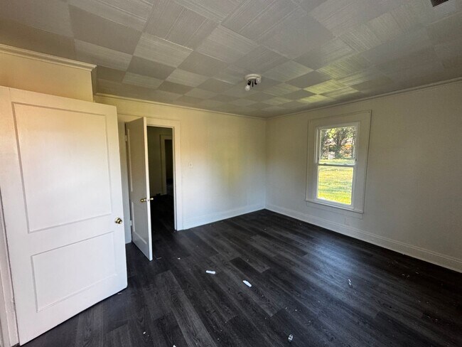 Building Photo - Single Family 2 Bed / 1 Bath (Deep Cleaning July 10, 2026)