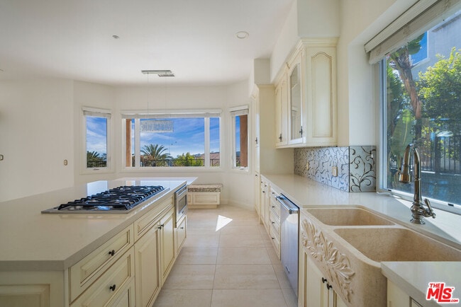 Building Photo - 16800 Calle Montecito