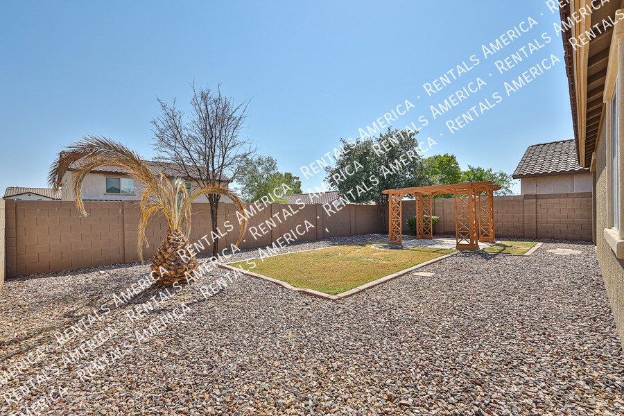 Building Photo - 15573 W Laurel Ln