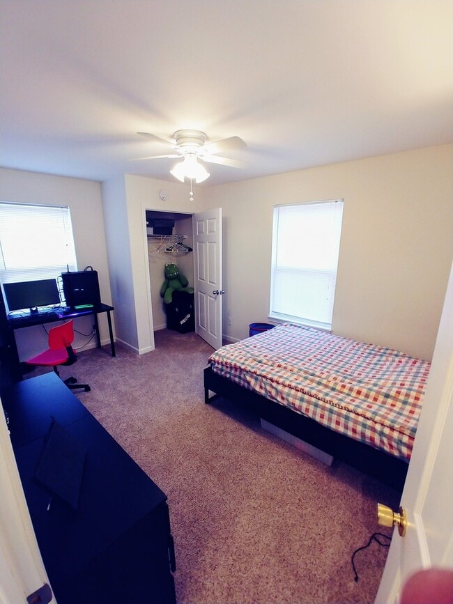 Building Photo - 7th and Roosevelt - Available August 2026