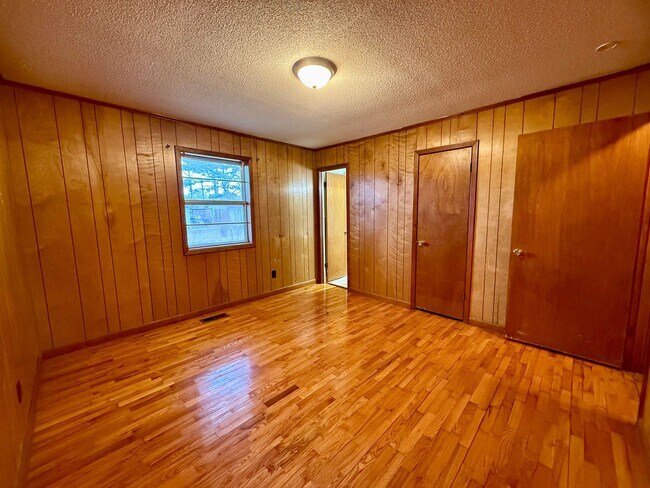 Building Photo - 4 Bedroom/1.5 Bathroom Home in Paragould AR - $1,275/month