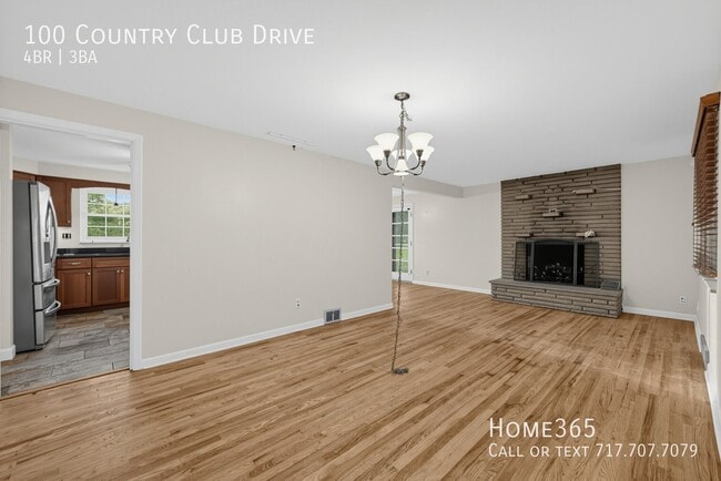 Building Photo - 100 Country Club Dr