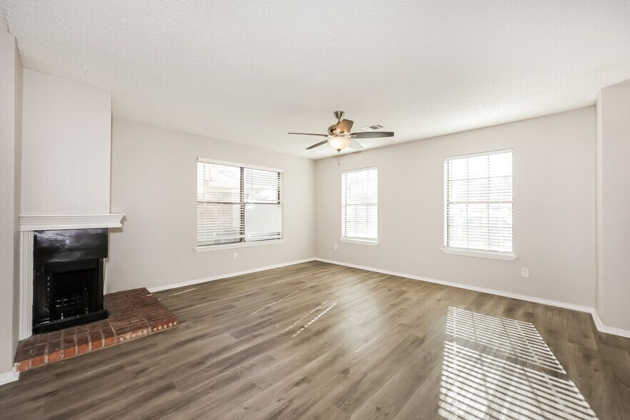 Building Photo - 829 Wyndham Pl