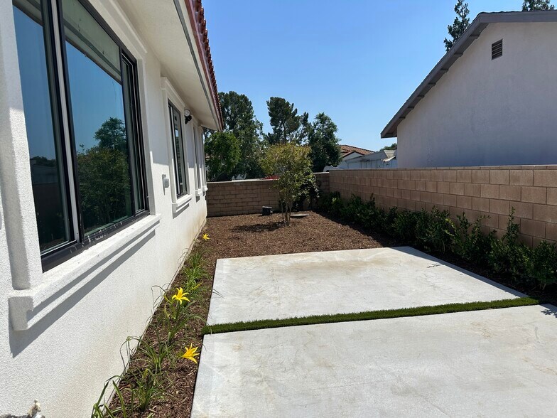 Building Photo - 9619 Monte Vista St