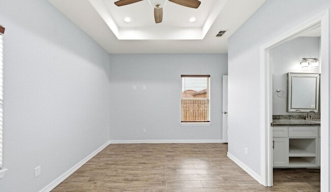 Building Photo - New Rental! Updated 3-bedroom/2 bath town home