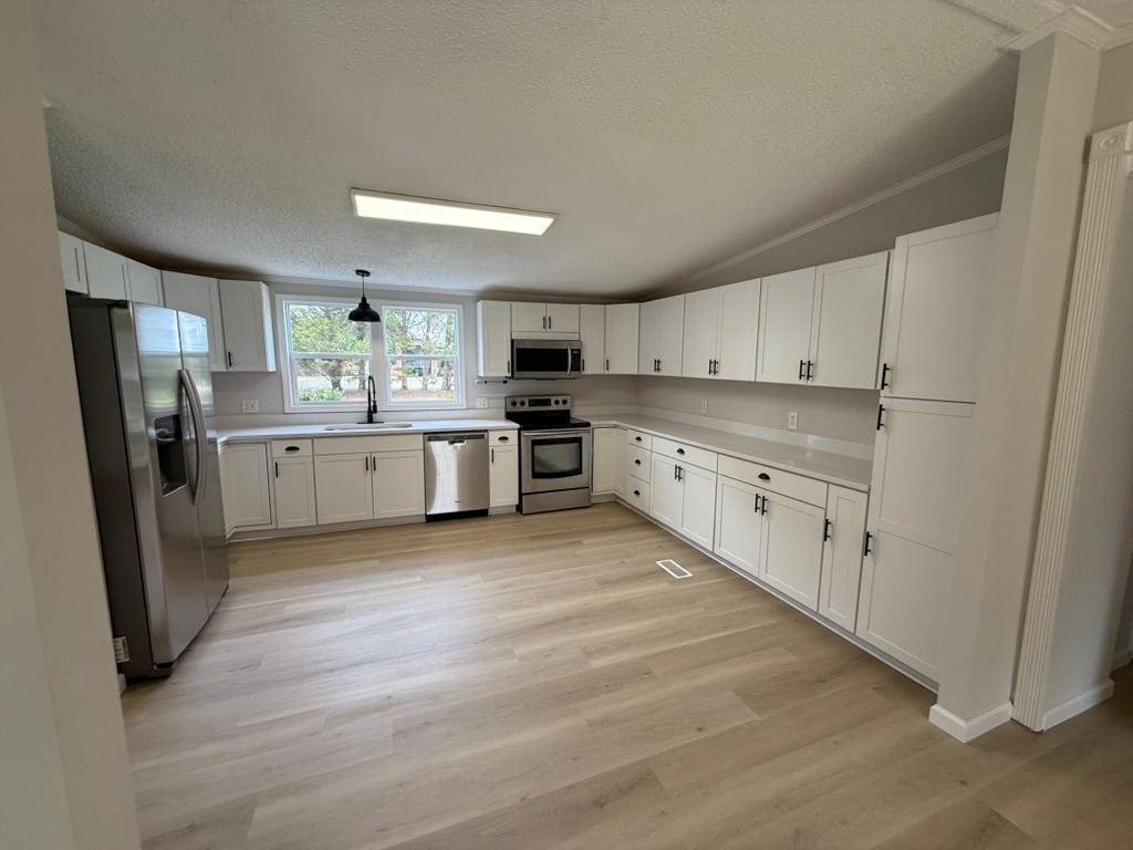 Kitchen - 1489 Kelley Ct