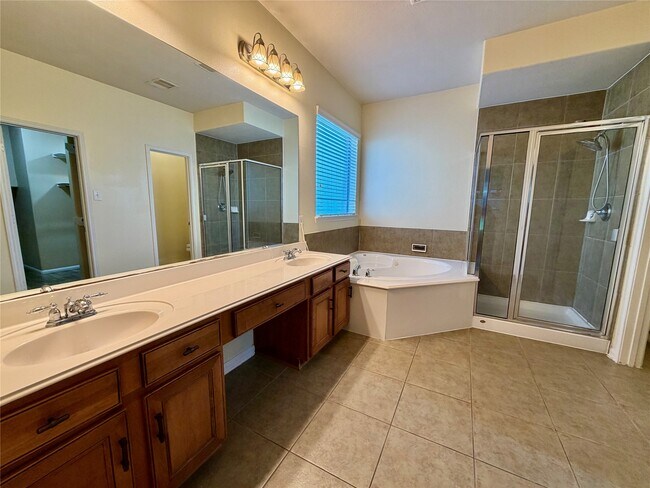 Building Photo - 25206 Auburn Terrace Dr