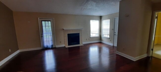 Building Photo - 4200 Thornbriar Ln