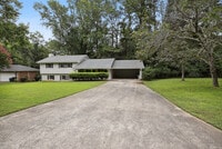 Building Photo - 1795 Queens Way