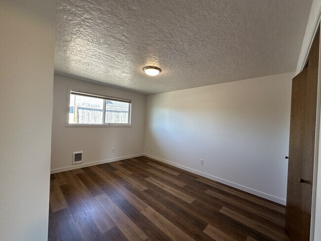 Building Photo - 740 N Main St