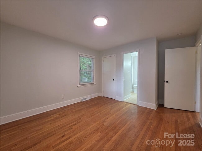 Building Photo - 4426 Holbrook Dr