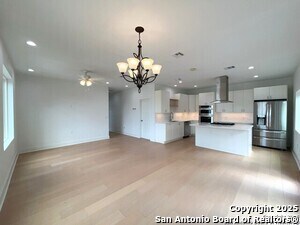 Building Photo - 2615 S Flores St