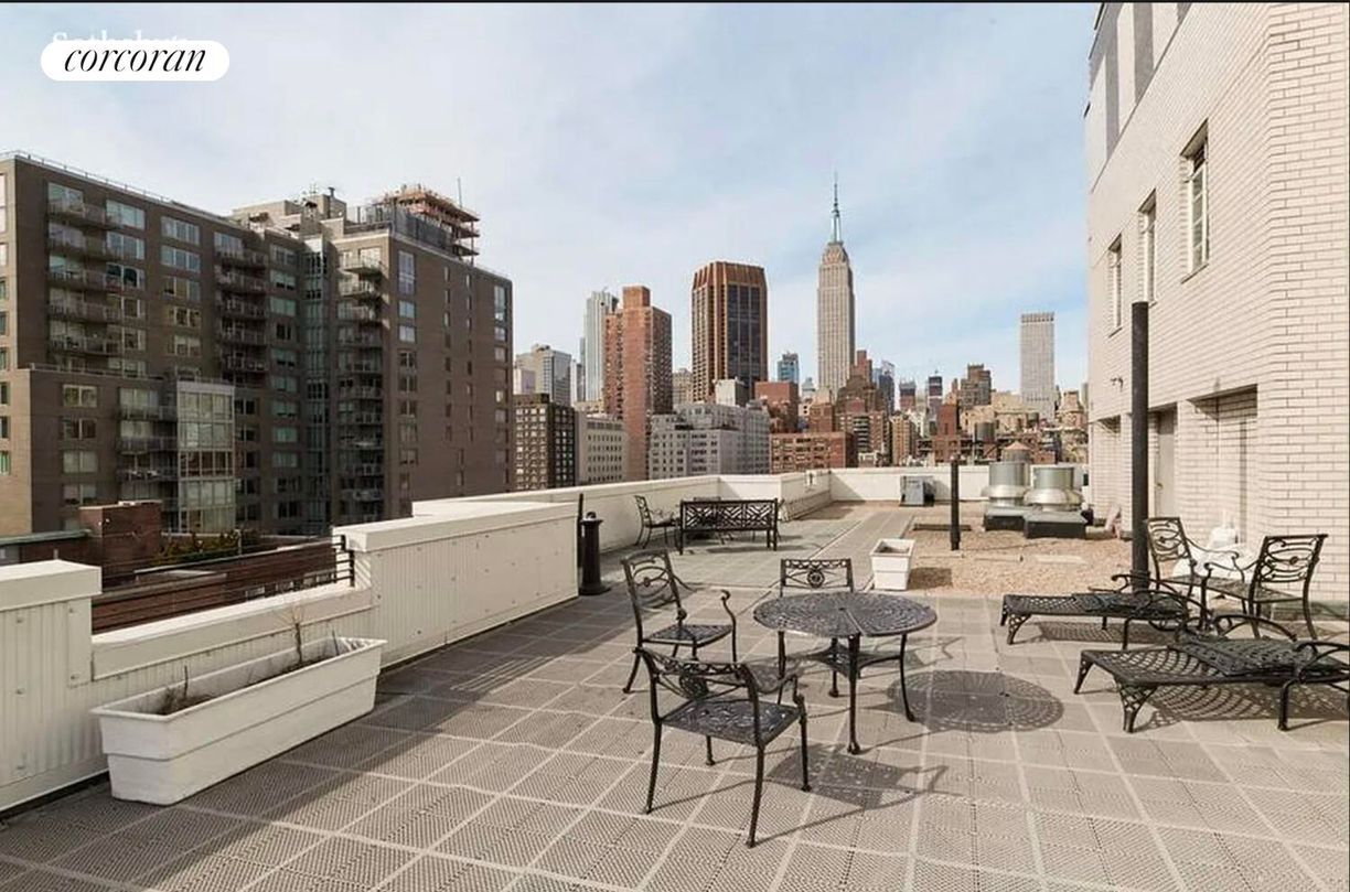 Building Photo - 245 E 35th St