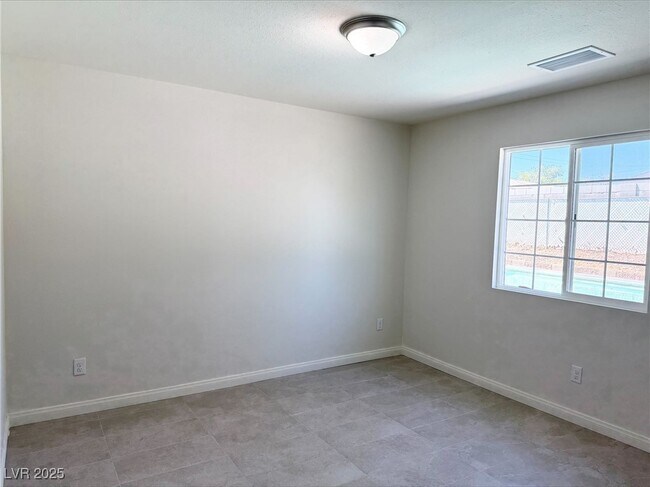 Building Photo - 236 Pershing Dr